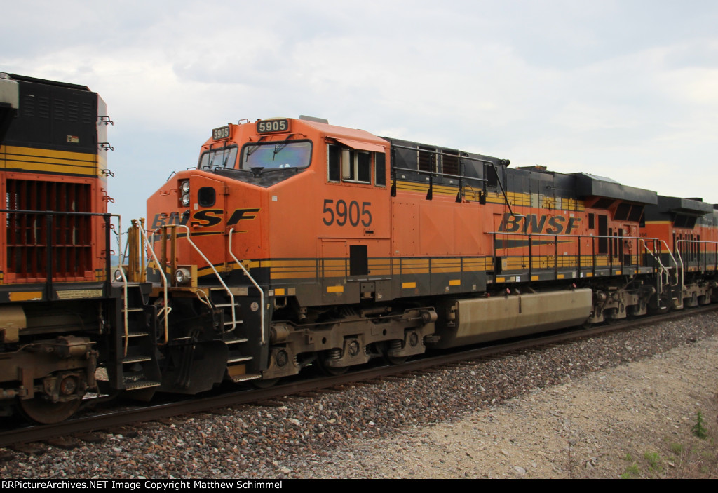 BNSF 5905